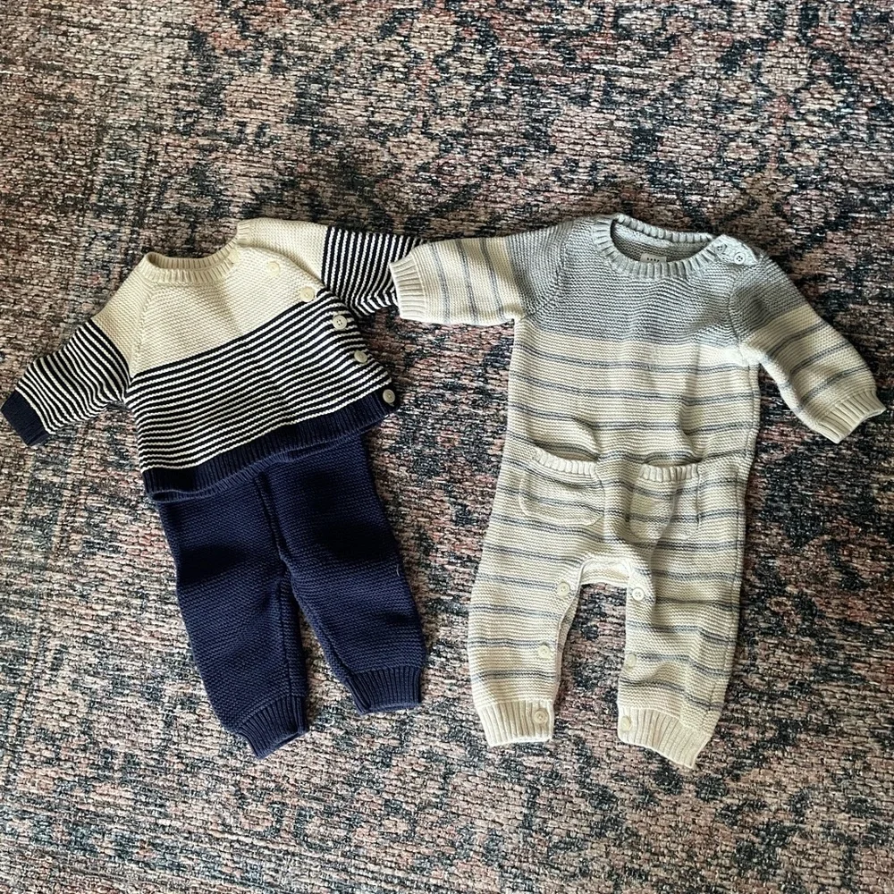 Baby gap bundle 0-3 month, 2 sweater outfits. EUC, so soft and warm.